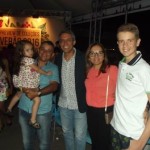 Mattheus Henning com parentes e o casal Xavier, apoiadores do esportista